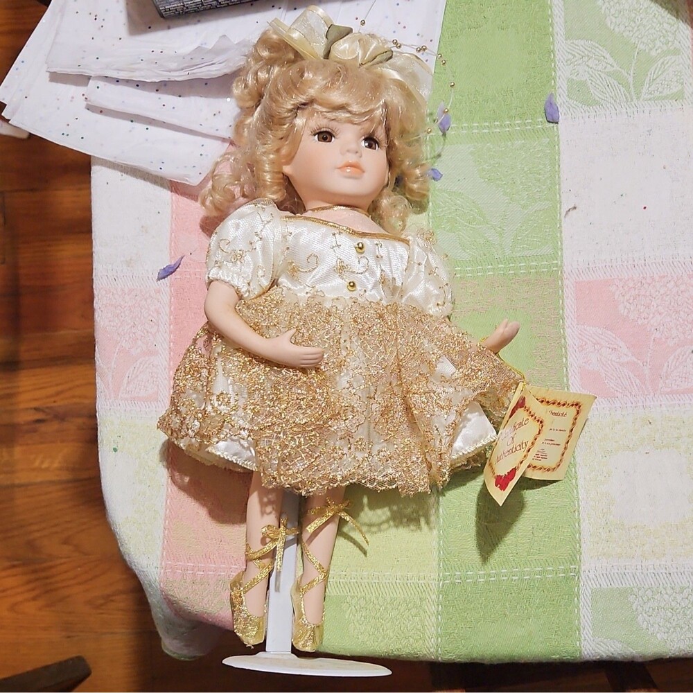 COLLECTOR'S CHOICE GENUINE FINE BISQUE 13" PORCELAIN DOLL Blonde Curly Hair &Hat
